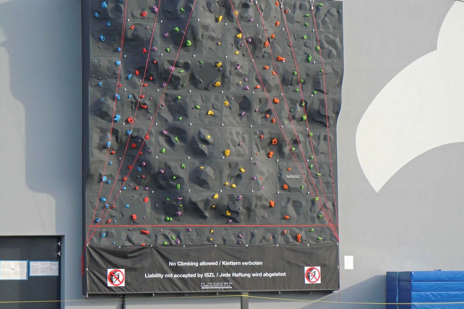 LIMIT swiss climbing systems: Boulderwand - Cham
