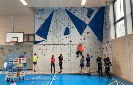 Kantonsschule Sursee neue Kletterwand - LIMIT swiss climbing systems