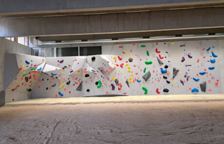 Boulderwand Sportzentrum Magglingen - LIMIT swiss climbing systems