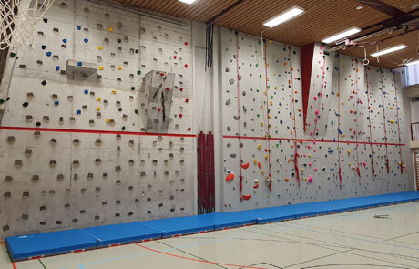 Letterwand Bezirk Einsiedeln - LIMIT swiss climbing systems